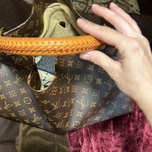 Louis Vuitton artsy MM